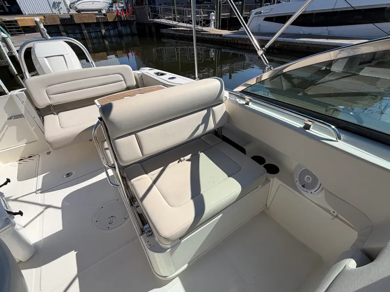 Slide: The Image of Boston Whaler 230 VANTAGE 2017 - 51