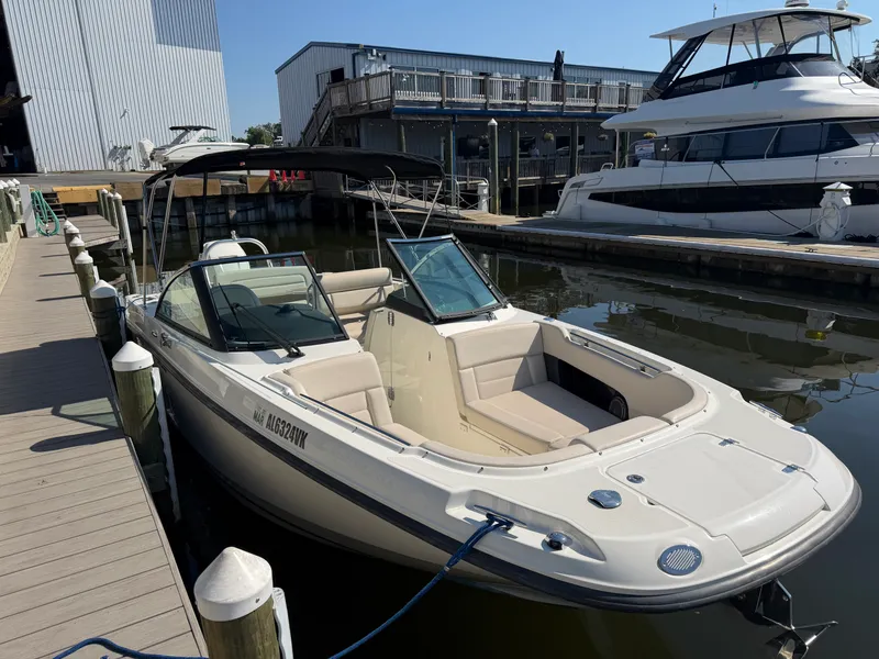 Slide: The Image of Boston Whaler 230 VANTAGE 2017 - 7