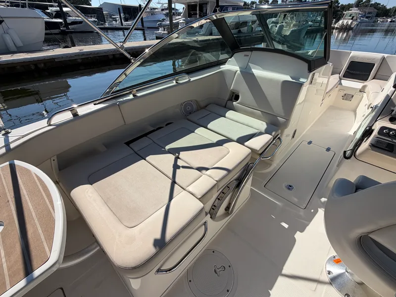 Slide: The Image of Boston Whaler 230 VANTAGE 2017 - 52