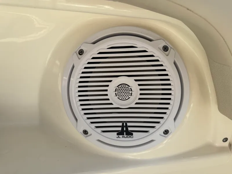 Slide: The Image of Boston Whaler 230 VANTAGE 2017 - 67
