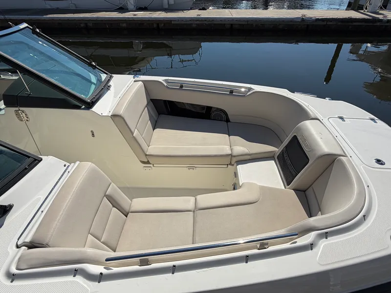 Slide: The Image of Boston Whaler 230 VANTAGE 2017 - 18
