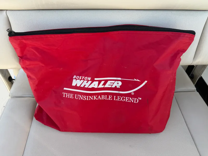Slide: The Image of Boston Whaler 230 VANTAGE 2017 - 39
