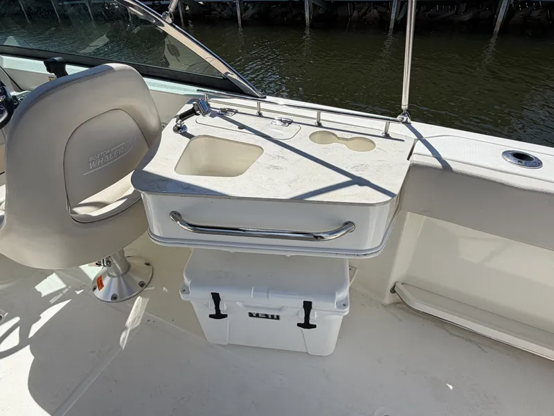Slide: The Image of Boston Whaler 230 VANTAGE 2017 - 18