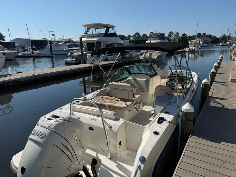 Slide: The Image of Boston Whaler 230 VANTAGE 2017 - 8