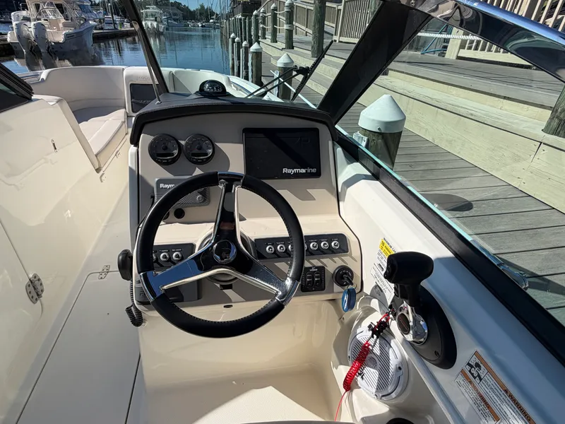 Slide: The Image of Boston Whaler 230 VANTAGE 2017 - 63