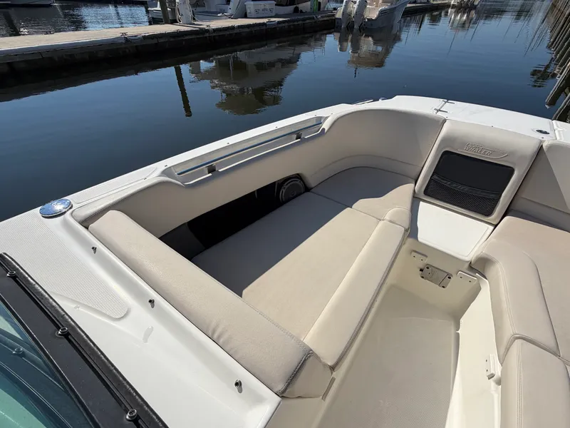 Slide: The Image of Boston Whaler 230 VANTAGE 2017 - 21