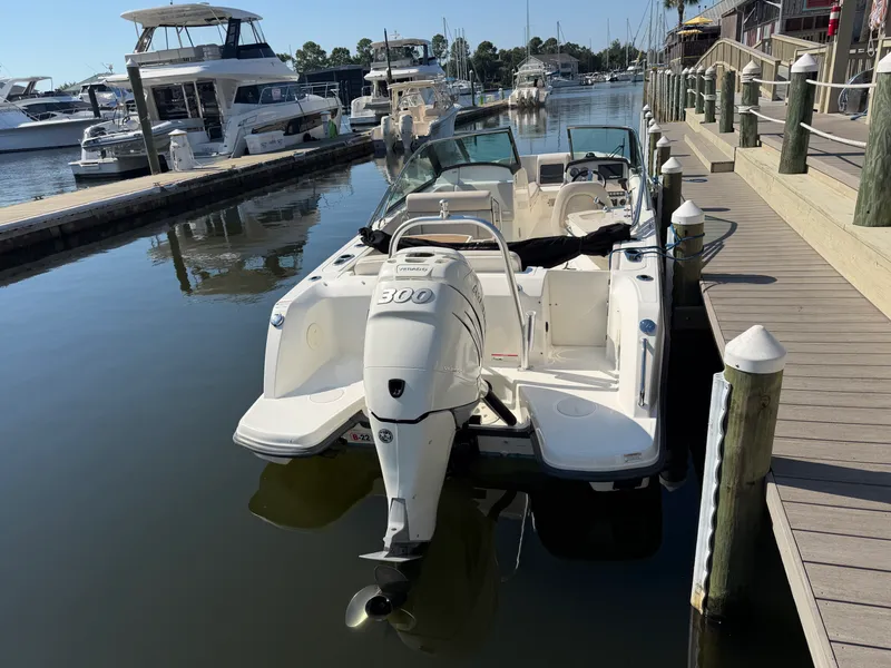 Slide: The Image of Boston Whaler 230 VANTAGE 2017 - 3