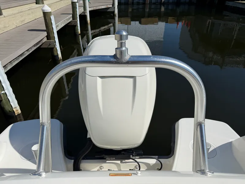 Slide: The Image of Boston Whaler 230 VANTAGE 2017 - 65