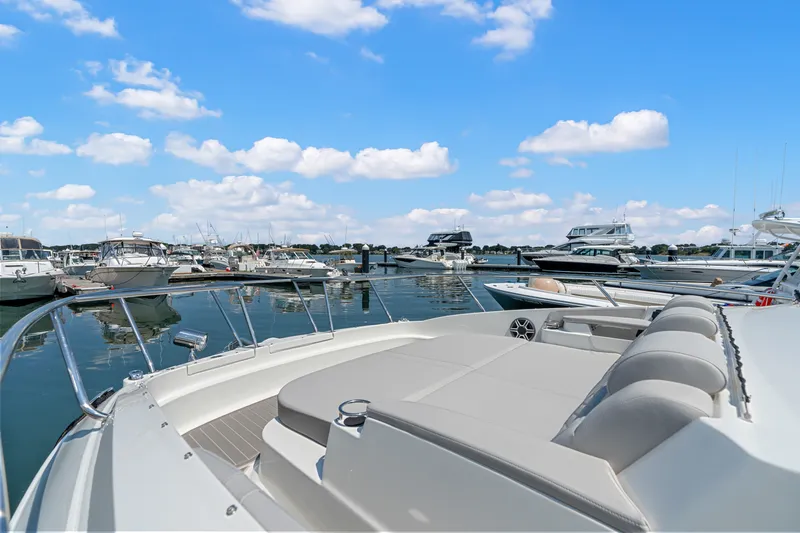 Slide: The Image of Sea Ray Sundancer 320 Outboard 2027 - 28
