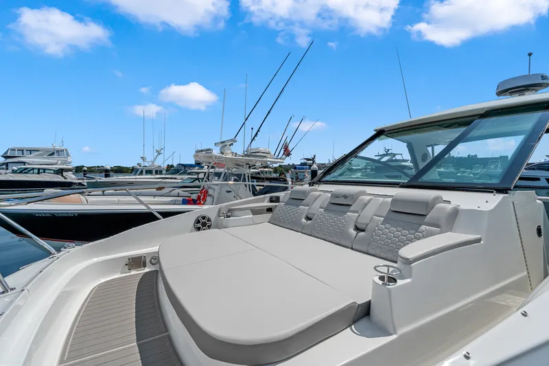 Slide: The Image of Sea Ray Sundancer 320 Outboard 2027 - 29