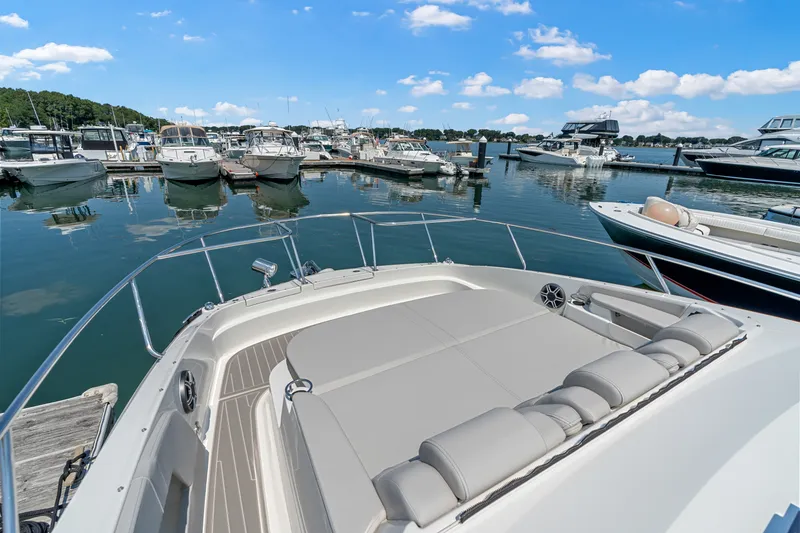 Slide: The Image of Sea Ray Sundancer 320 Outboard 2027 - 27