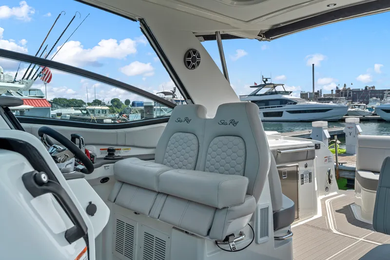 Slide: The Image of Sea Ray Sundancer 320 Outboard 2027 - 15