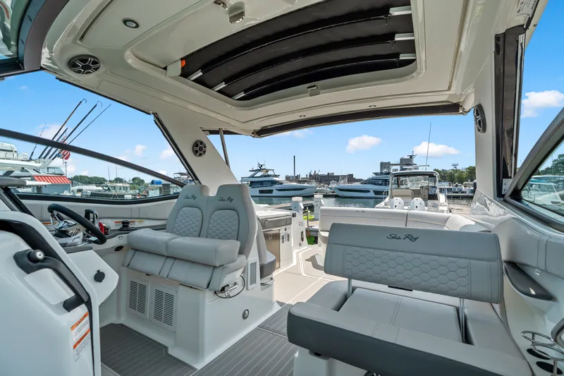 Slide: The Image of Sea Ray Sundancer 320 Outboard 2027 - 14