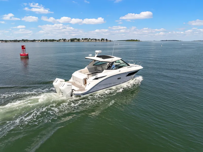Slide: The Image of Sea Ray Sundancer 320 Outboard 2027 - 32