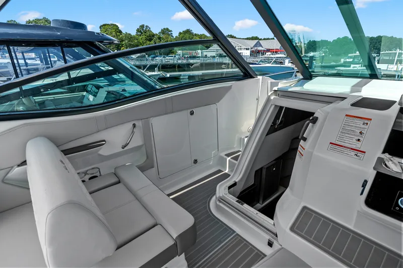 Slide: The Image of Sea Ray Sundancer 320 Outboard 2027 - 20