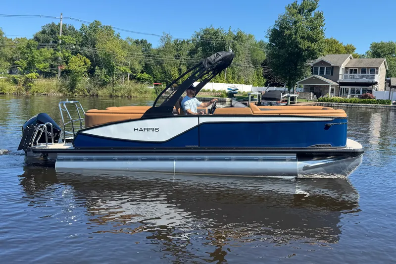 The Image of Harris Sunliner 230 2027 - 0