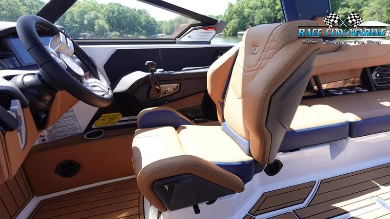 Slide: The Image of Nautique G25 - 10