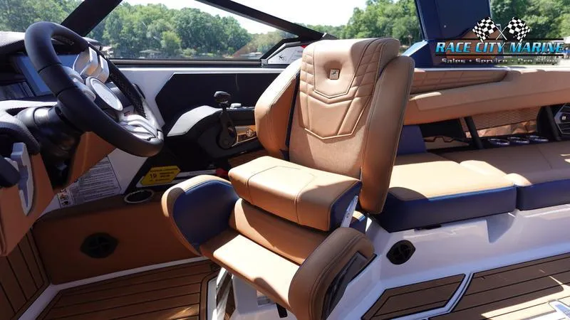 Slide: The Image of Nautique G25 - 11