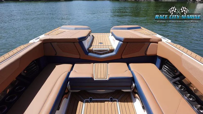 Slide: The Image of Nautique G25 - 12