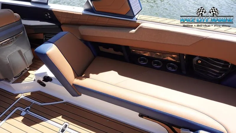 Slide: The Image of Nautique G25 - 15