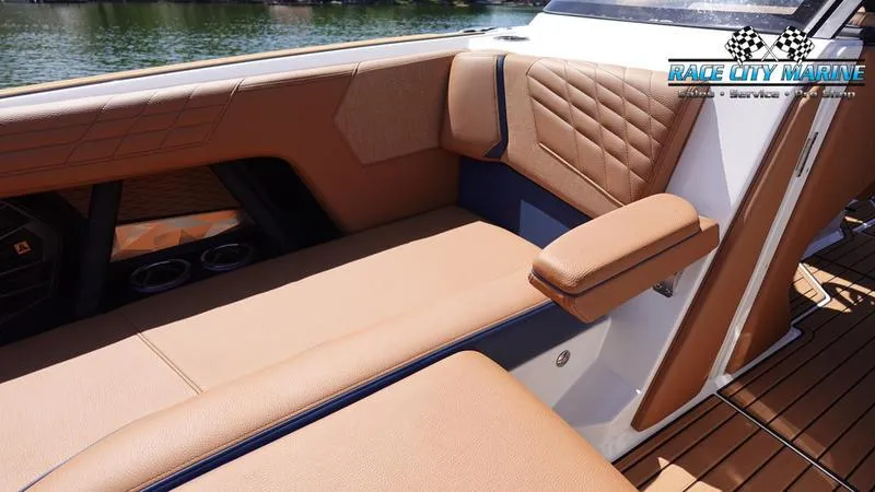 Slide: The Image of Nautique G25 - 16