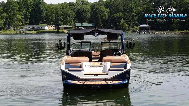Slide: The Image of Nautique G25 - 3