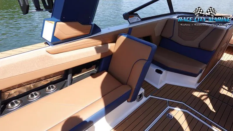 Slide: The Image of Nautique G25 - 30