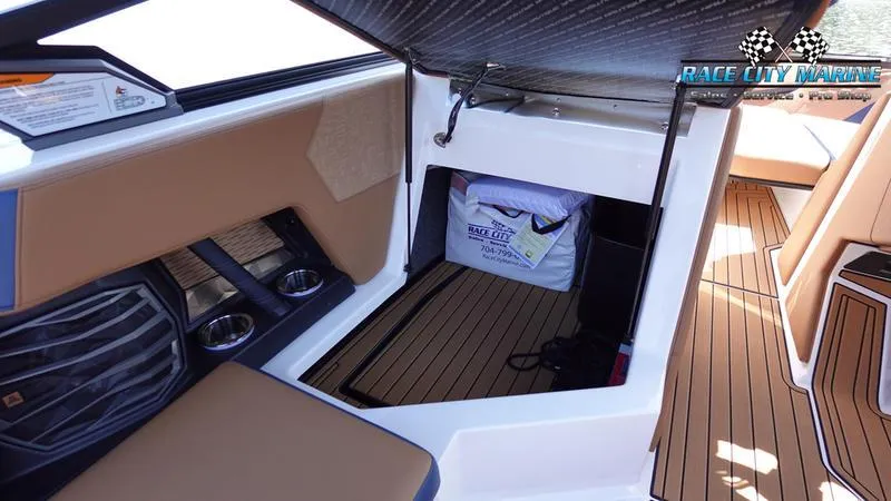 Slide: The Image of Nautique G25 - 32