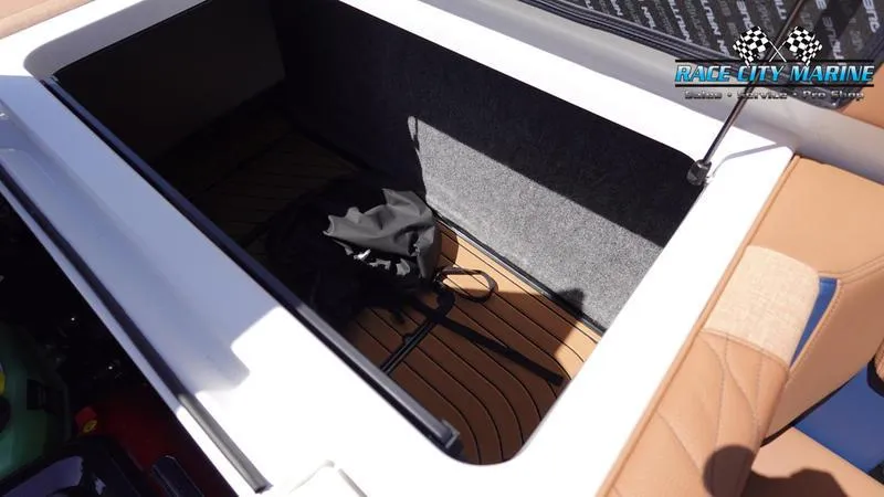 Slide: The Image of Nautique G25 - 33