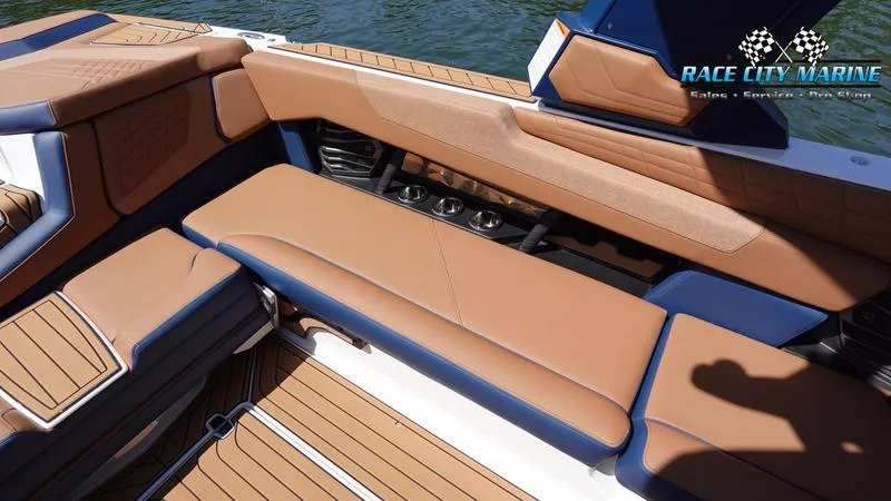 Slide: The Image of Nautique G25 - 36