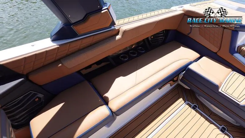 Slide: The Image of Nautique G25 - 41