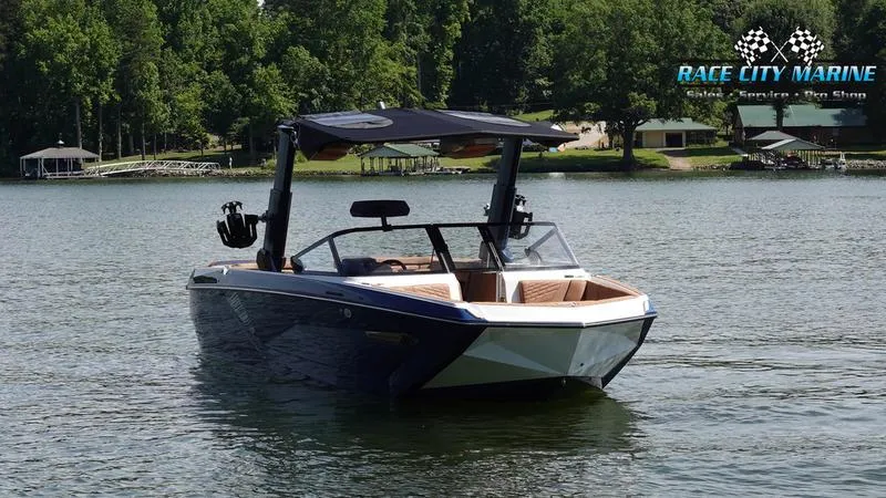 Slide: The Image of Nautique G25 - 7