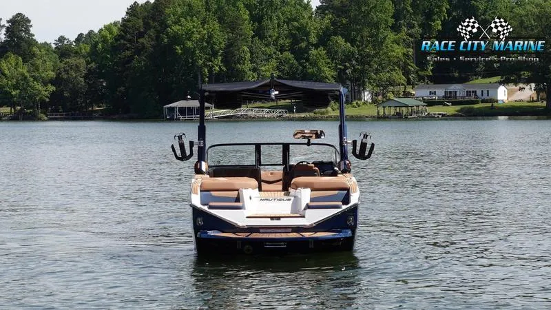 Slide: The Image of Nautique G25 - 8