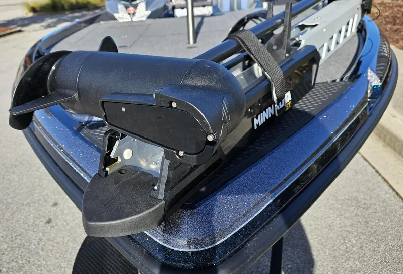 Slide: The Image of 2024 Ranger Z521R boat with Minn Kota trolling motor. - 12