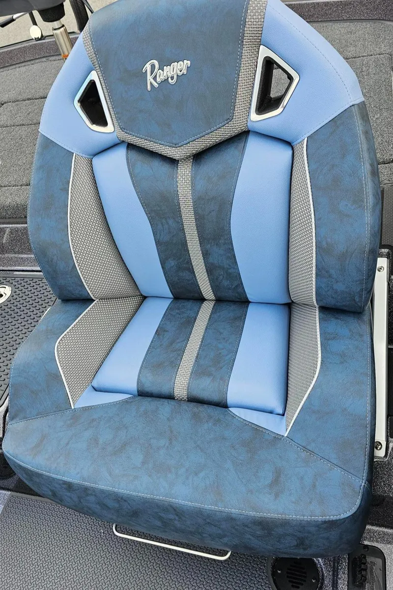 Slide: The Image of 2024 Ranger Z521R boat seat with blue and gray upholstery. - 20