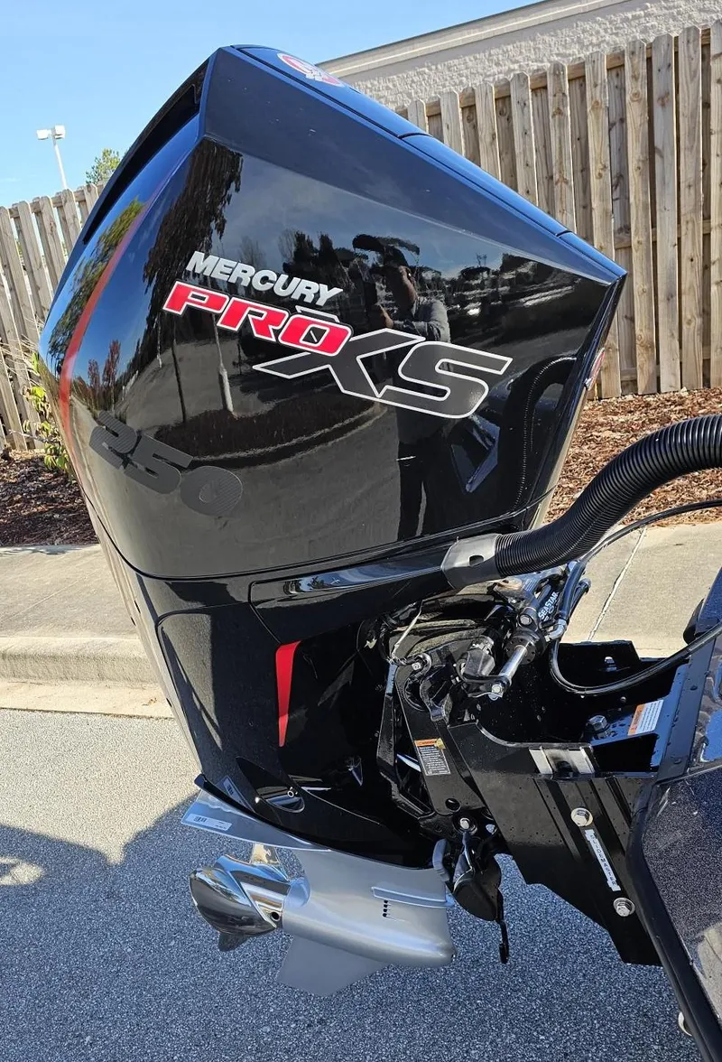 Slide: The Image of 2024 Ranger Z521R with Mercury Pro XS outboard motor. - 6