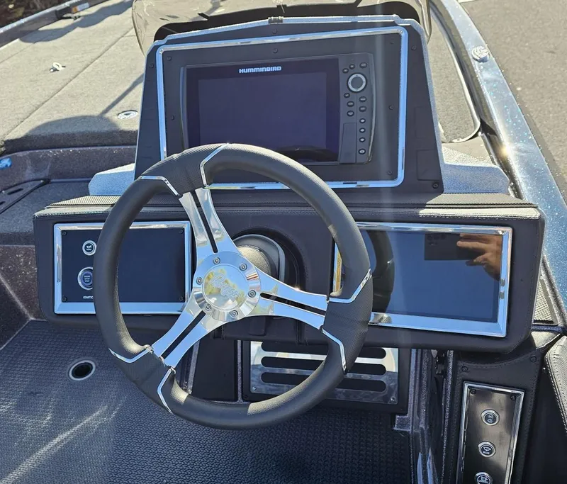 Slide: The Image of 2024 Ranger Z521R boat dashboard with steering wheel and Humminbird fishfinder. - 8
