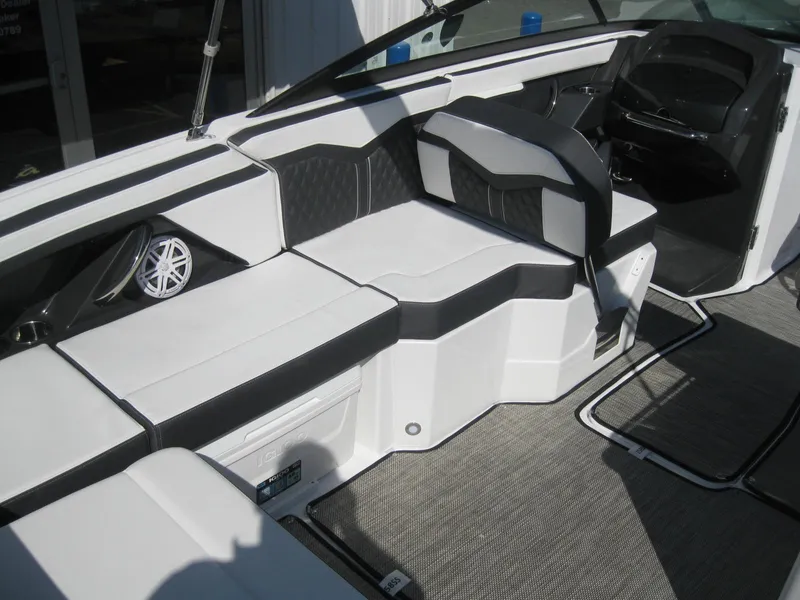 Slide: The Image of Interior of the 2024 Monterey 258SS Super Sport boat. - 11