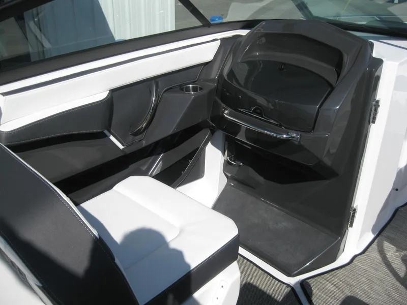 Slide: The Image of Interior of the 2024 Monterey 258SS Super Sport boat. - 20