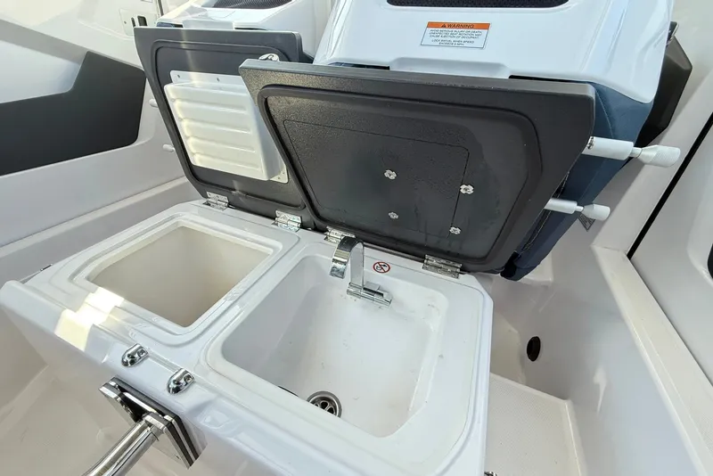 Slide: The Image of Axopar 29 XC Cross Cabin 2024 - 18