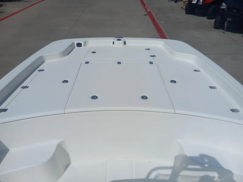 Slide: The Image of 2024 Mako Pro Skiff 19 CC boat deck, white and spacious. - 3