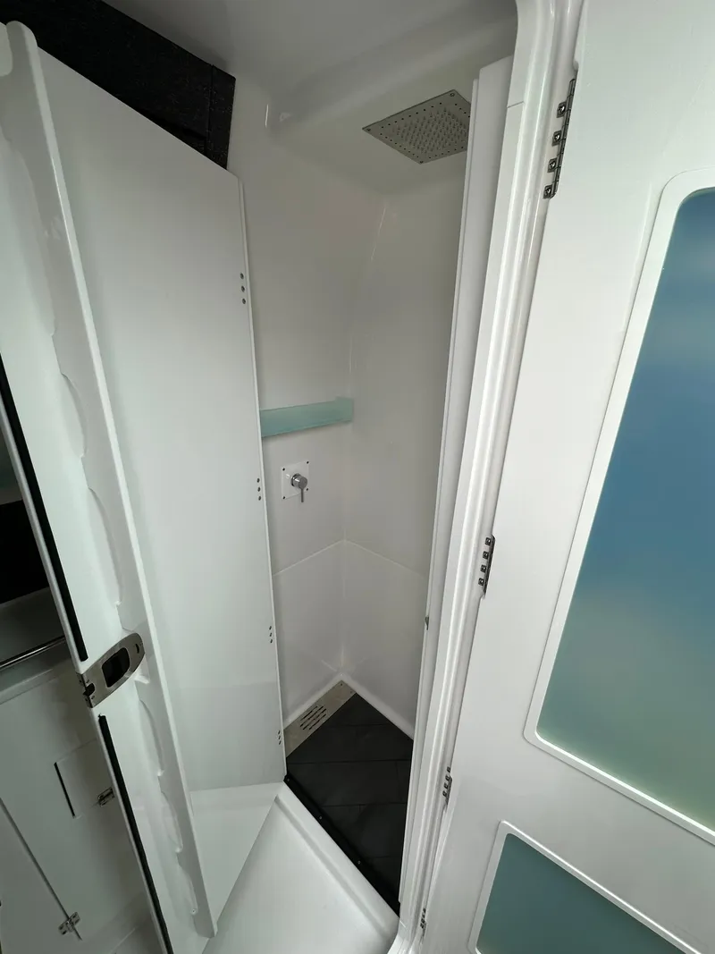 Slide: The Image of Blackfin 400 CC 2024 - 55