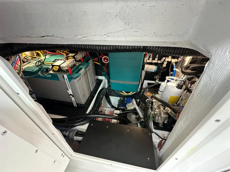 Slide: The Image of Blackfin 400 CC 2024 - 56