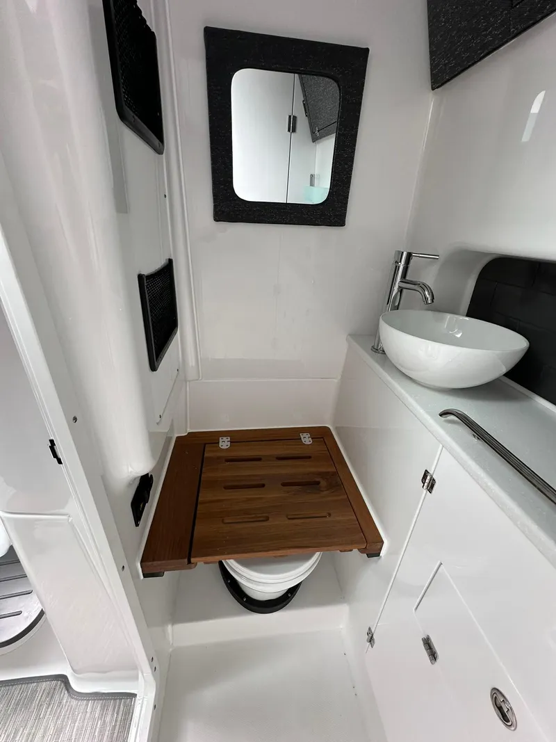 Slide: The Image of Blackfin 400 CC 2024 - 57