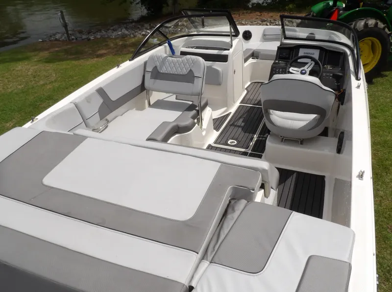 Slide: The Image of Bayliner VR5OB 2024 - 11