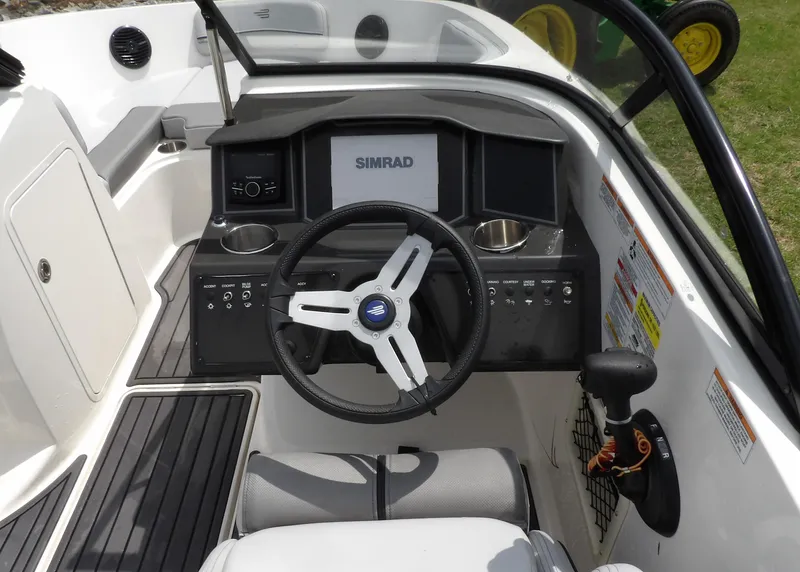 Slide: The Image of Bayliner VR5OB 2024 - 12