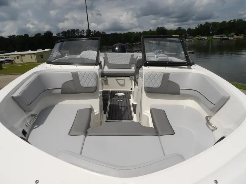 Slide: The Image of Bayliner VR5OB 2024 - 5