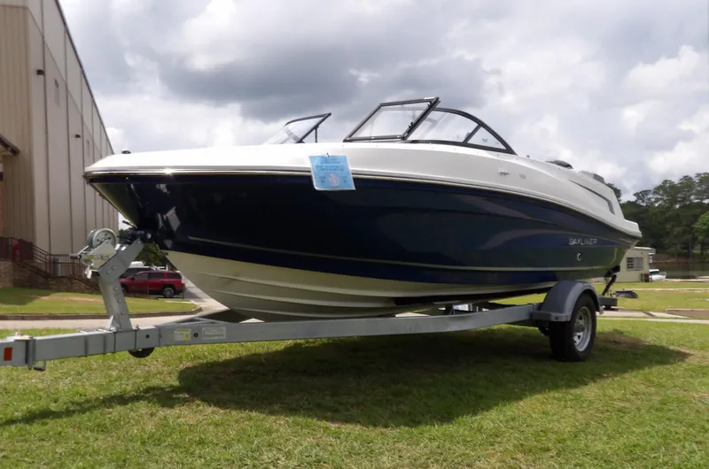 Slide: The Image of Bayliner VR5OB 2024 - 9