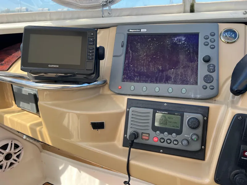 Slide: The Image of Twin Chartplotters - 13