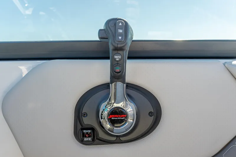 Slide: The Image of Throttle control of 2021 Sea Ray SDX 250 boat, featuring Mercury SmartCraft technology. - 22